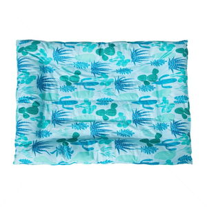 Охлаждаща постелка с десен на кактуси FREEDOG Cooling Cushion Cactus, 56х66 см