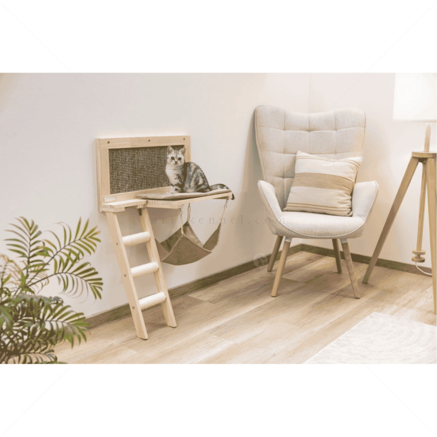 Катерушка за стена с място за почивка KERBL Cat Bed Timber brown