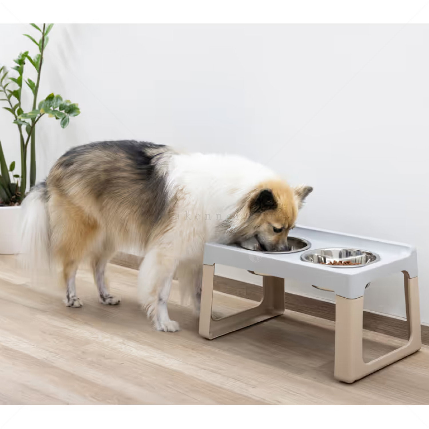 Метални купи с повдигната стойка KERBL Feeding Bar Lifter 2x2.000