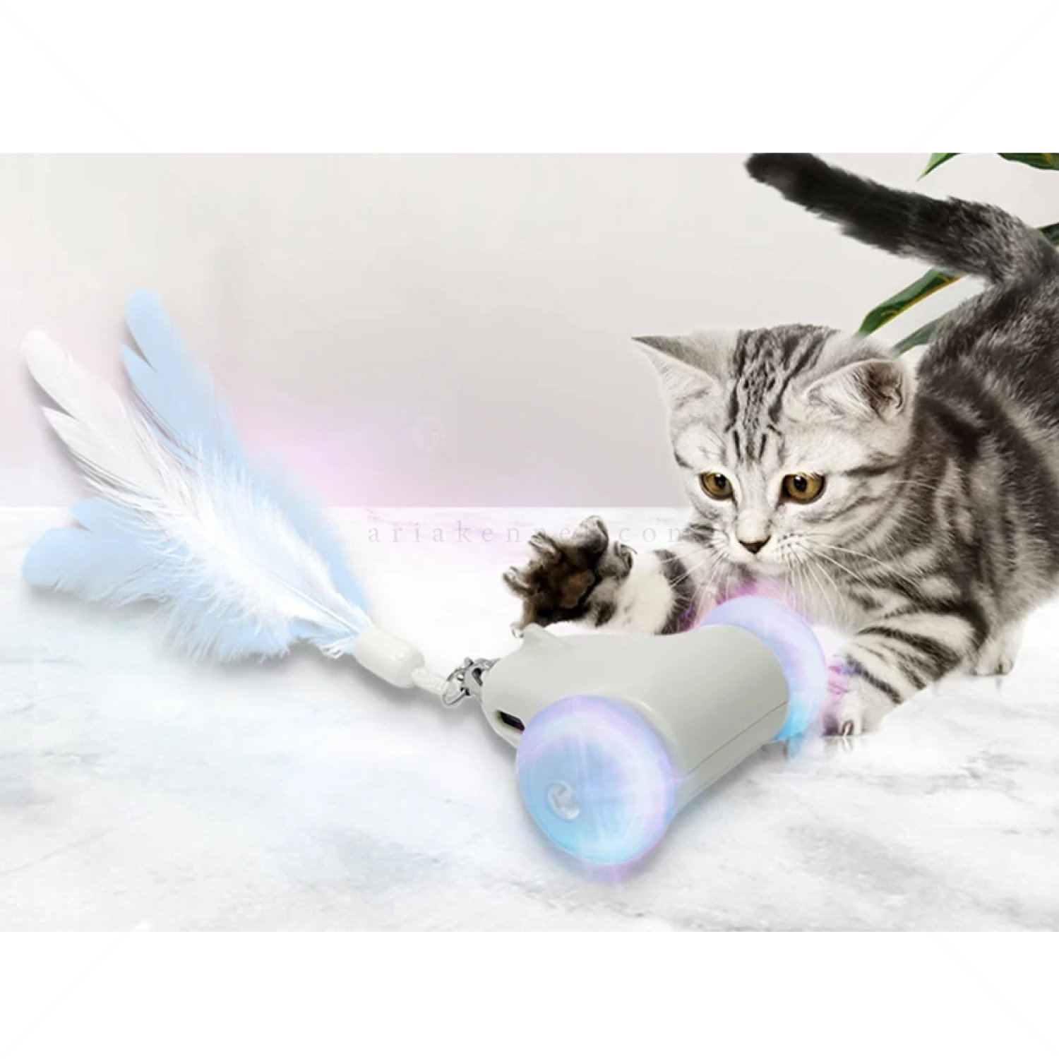 Интерактивна играчка с 2 накрайника, LED светлина и USB зареждане KERBL Racing Mouse